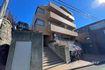 代々木上原ロイヤルマンションの外観（西側から）