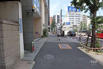 前面道路（東側から）