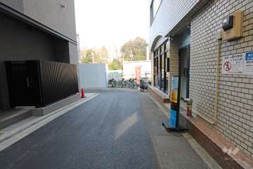 敷地北側の前面道路