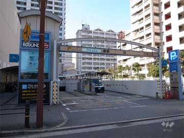 地下駐車場の入口