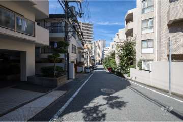 敷地東側の前面道路