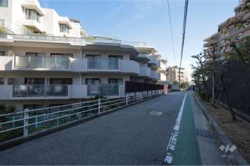敷地南側の前面道路