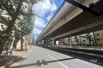 敷地南東側の前面道路