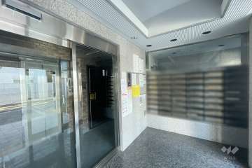 エントランスはオオートロック付きです。