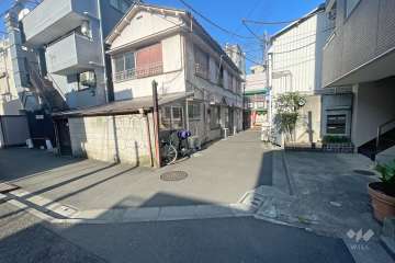 敷地北東側の前面道路