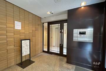 エントランスはオートロック付きです。