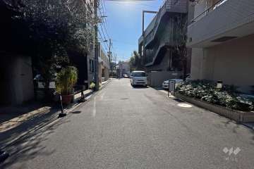 敷地北東側の前面道路