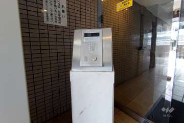 エントランスはオートロック付きです。