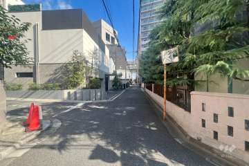 敷地北西側の前面道路