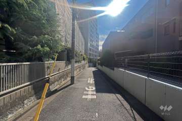 敷地北西側の前面道路
