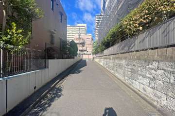 敷地南西側の前面道路