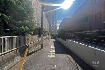 敷地北西側の前面道路