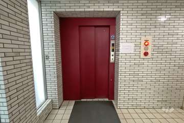 共用のエレベーター