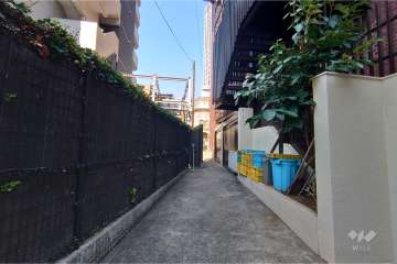 敷地北西側の通路（南西側から）