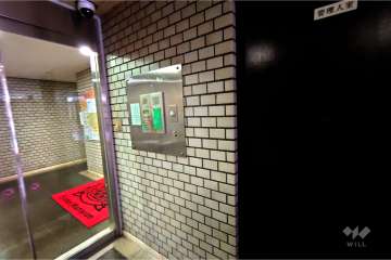 エントランスはオートロック付きです。