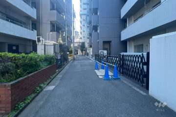 敷地北側の前面道路（東側から）