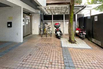 駐輪場とバイク置場