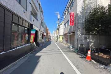 敷地西側の前面道路
