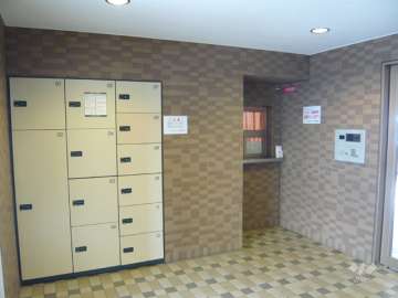 エントランス（宅配ボックス・オートロック付き）