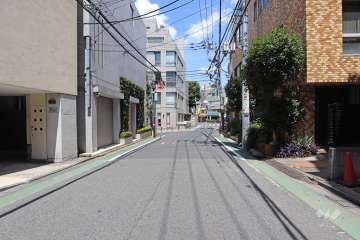 敷地北西側の前面道路