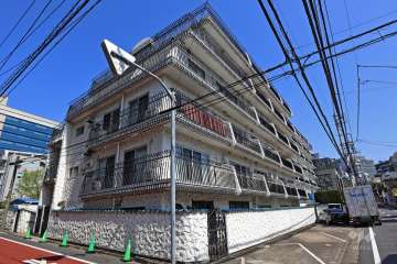 秀和第一南平台レジデンスの外観（南西側から）