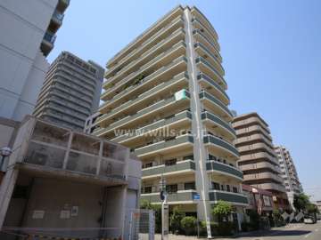 リブコート尼崎中央の外観（南東側から）