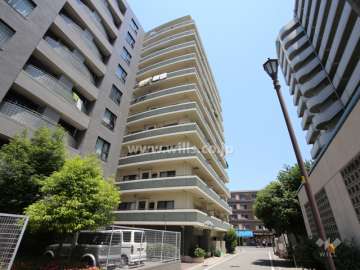 リブコート尼崎中央の外観（南西側から）