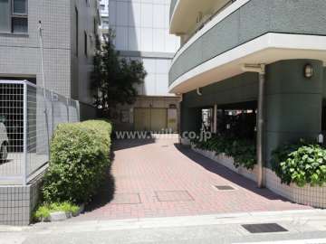 駐車場の出入り口