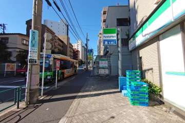 敷地南側の前面道路（東側から）