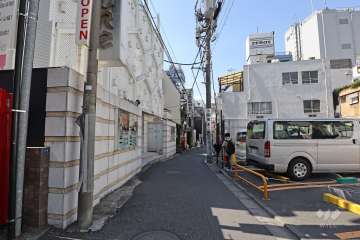 敷地北東側の前面道路