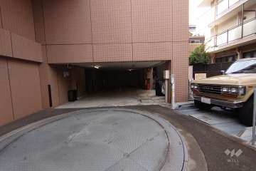 敷地内駐車場（屋外機械式、屋内平面式）