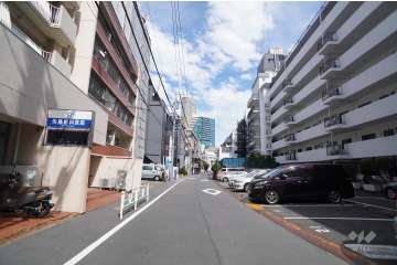 敷地北側の前面道路