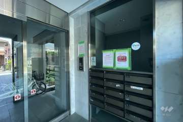 エントランスはオートロック付きです。