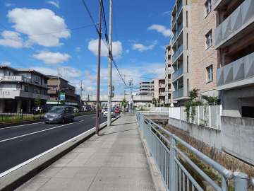 北方向約40mの場所を阪急神戸線が走っています。