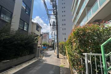 敷地南側の前面道路