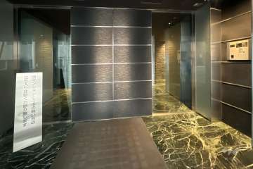 エントランスはオートロック付きです。