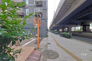 敷地北西側の前面道路