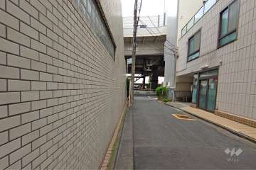 敷地東側の前面道路