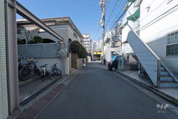 敷地東側の前面道路