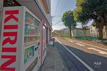 敷地の北側道路（西側から）