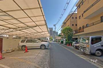 敷地西側前面道路（北側から）