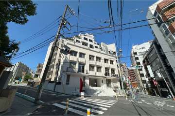 敷地南東側と北東側の前面道路（南東側から）