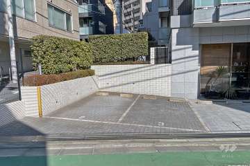 敷地内南側駐車場（屋外平面式）