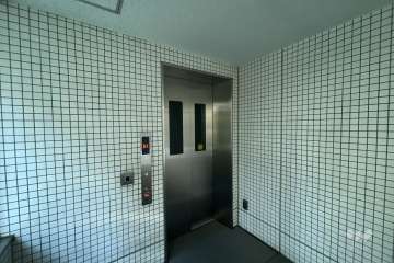 エレベーター（地階にアクセスできます）