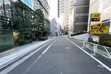 敷地東側の前面道路