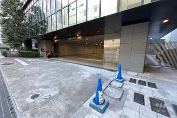 駐車場の出入り口（リングシャッター付き）