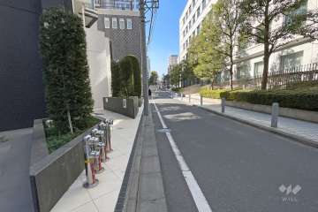 敷地北側の前面道路