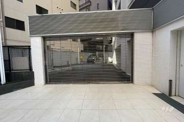 駐車場の出入り口（リングシャッター付き）