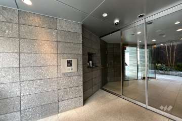 エントランスはオートロック付きです。