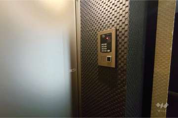 エントランスはオートロック付きです。